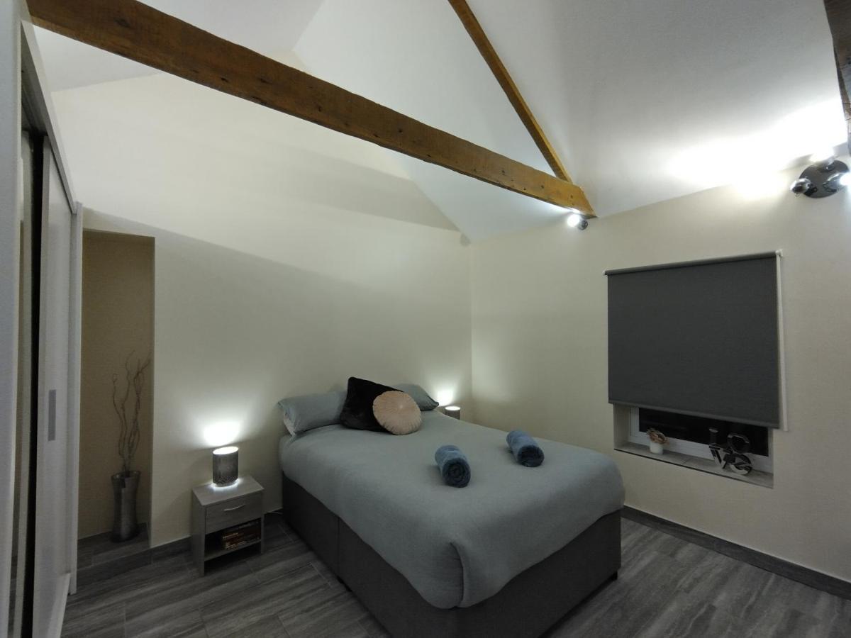 Queens Holiday Apartment Pembroke Dock Bagian luar foto