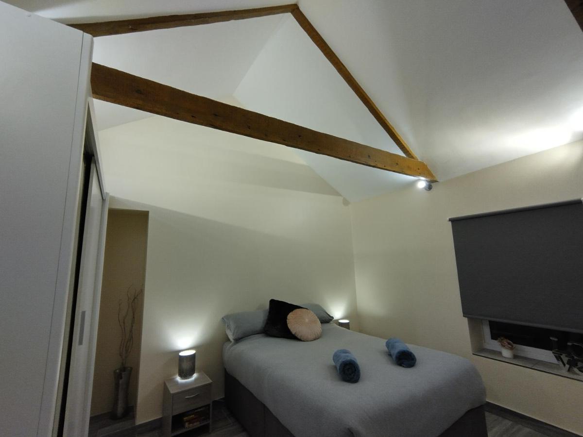 Queens Holiday Apartment Pembroke Dock Bagian luar foto