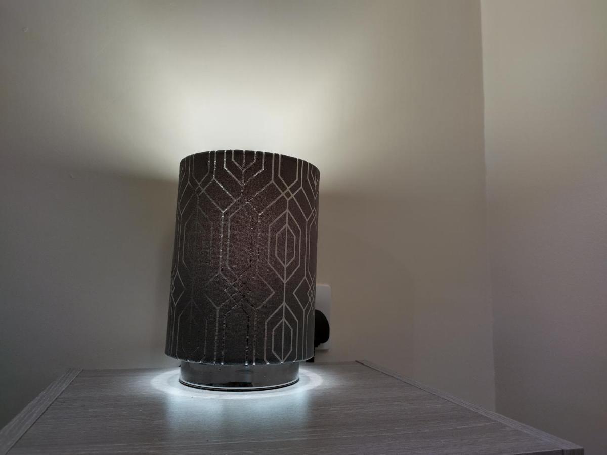 Queens Holiday Apartment Pembroke Dock Bagian luar foto