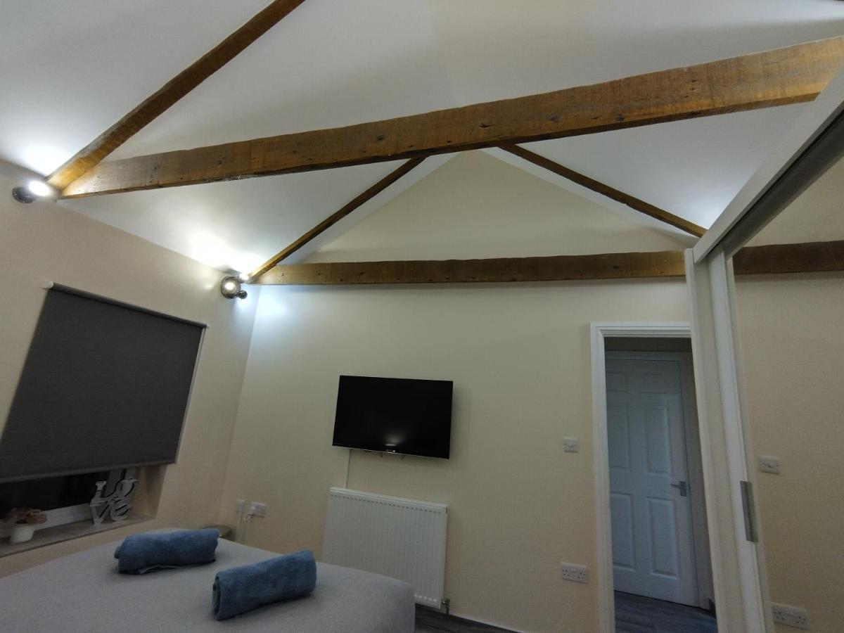 Queens Holiday Apartment Pembroke Dock Bagian luar foto