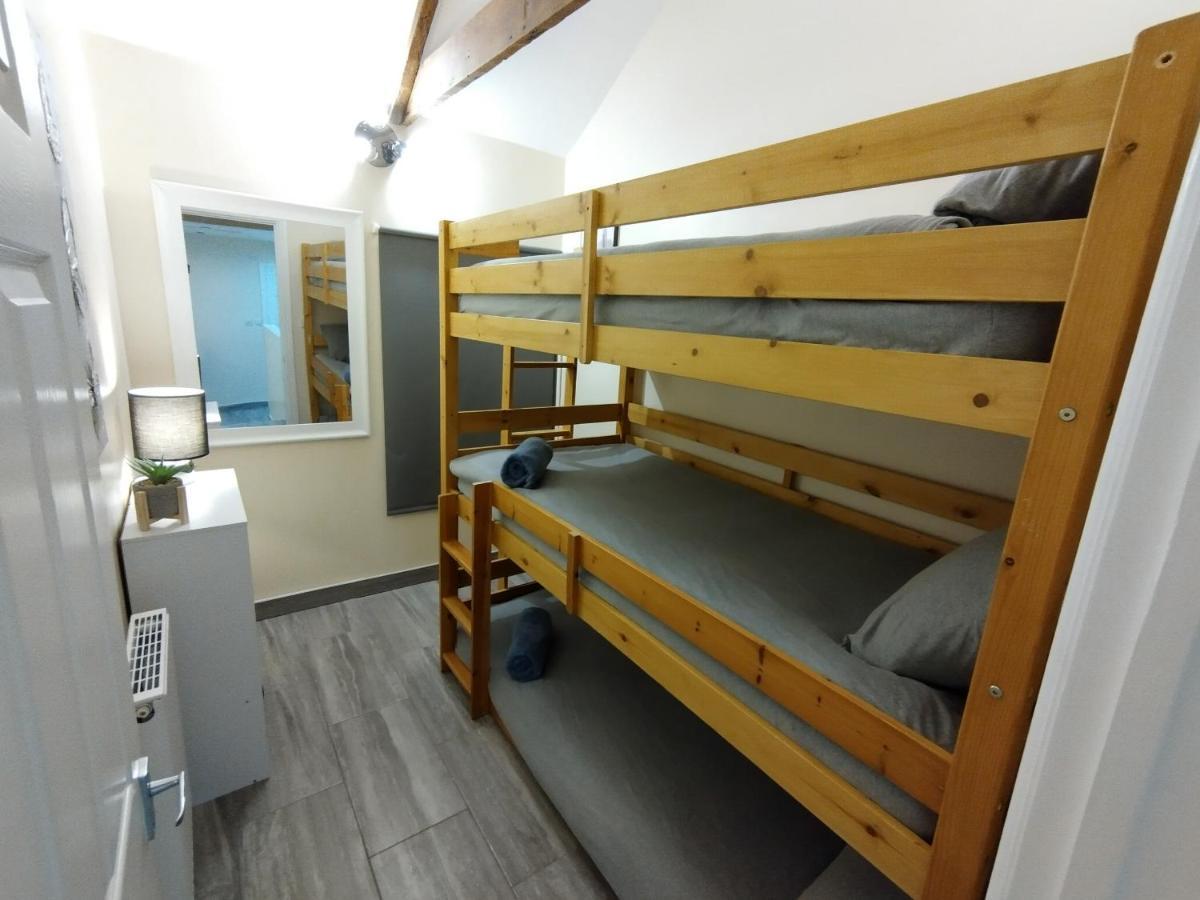 Queens Holiday Apartment Pembroke Dock Bagian luar foto